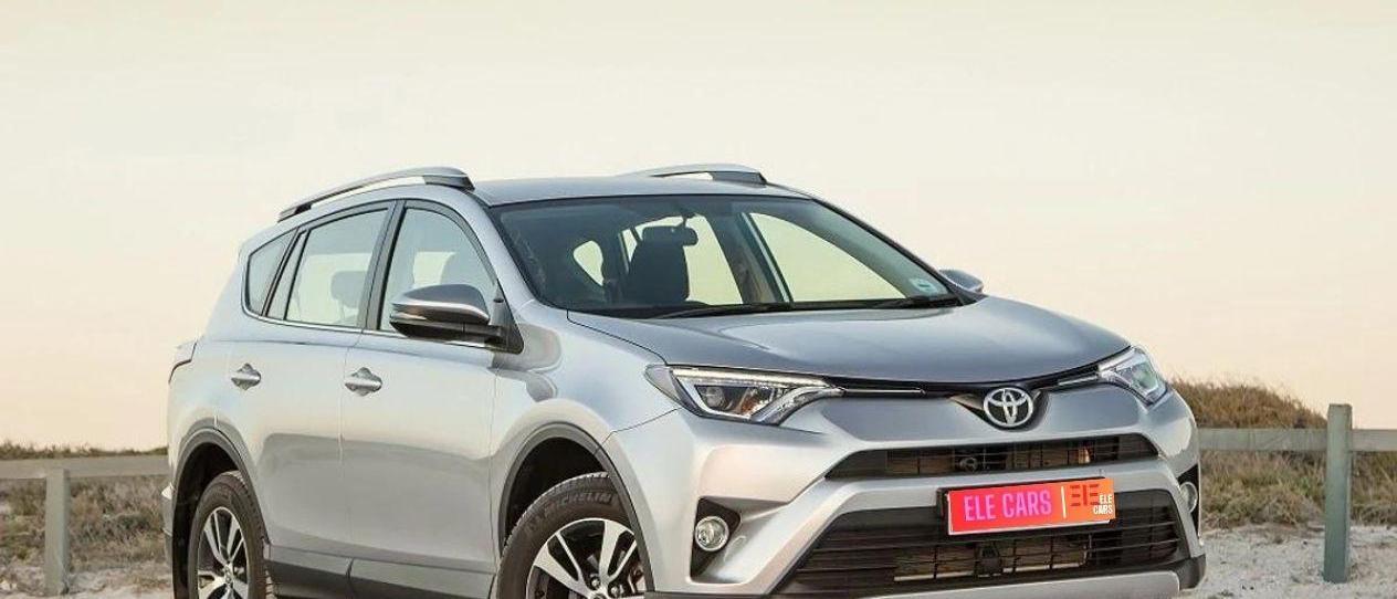  Toyota RAV4 AWD 4DR XLE: A Compact and Versatile SUV with Impressive Safety Features