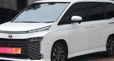 2015 Toyota Voxy ZS Kirameki - The Stylish and Functional Wagon with 8 Seats, LED Headlights, and Power Sliding Doors