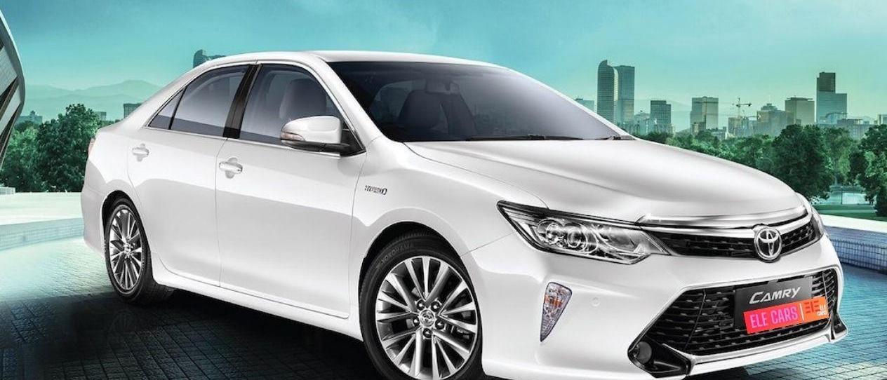 Toyota Camry Hybrid G Package Premium Black 2016 - Luxurious and Eco-Friendly Sedan with Navigation and Back Camera