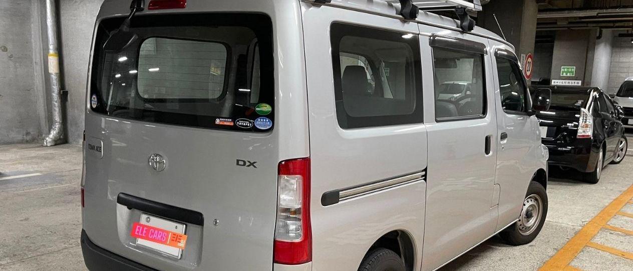 Toyota Townace Van DX: A Durable and Practical Van for Your Transport Needs