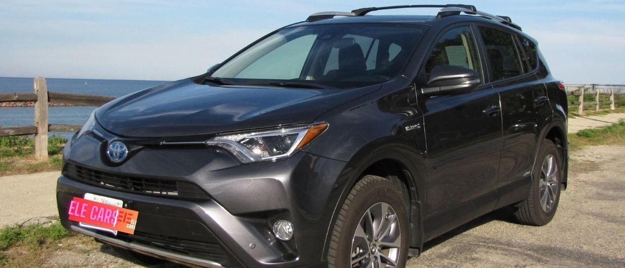 2016 Toyota RAV4: A Compact and Versatile SUV with Impressive Safety Features