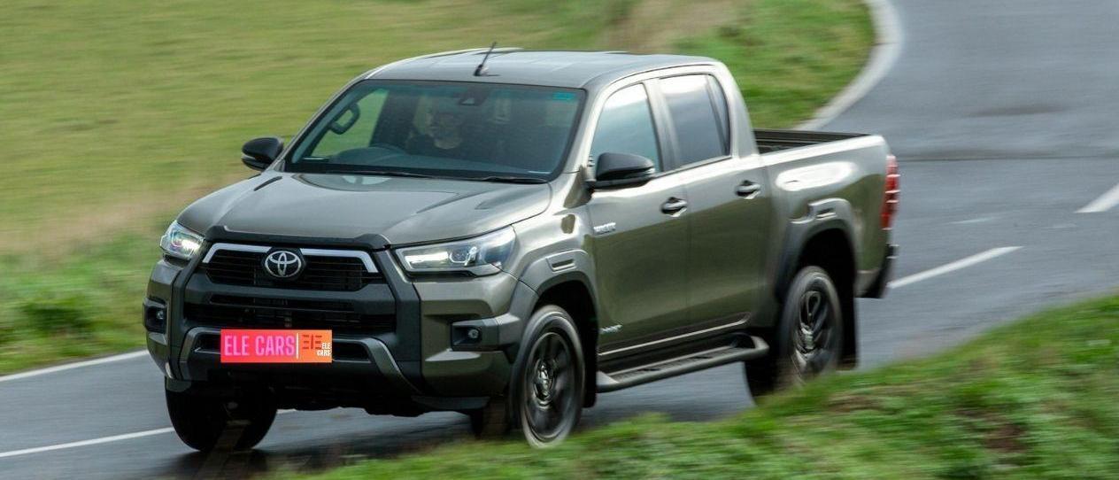 Toyota Hilux Invincible D/Cab Pick Up 3.0 D-4D 4WD 171 Auto: A High-Performance Pickup Truck with Unmatched Off-Road Capabilities