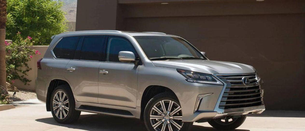 Lexus LX 570 4WD 2018 - The Spacious and Refined SUV with 4WD System
