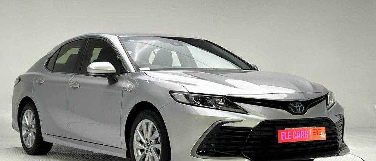 Toyota Crown Camry  - Premium and Eco-Friendly Sedan with Collision-Avoidance System and Adaptive High Beam